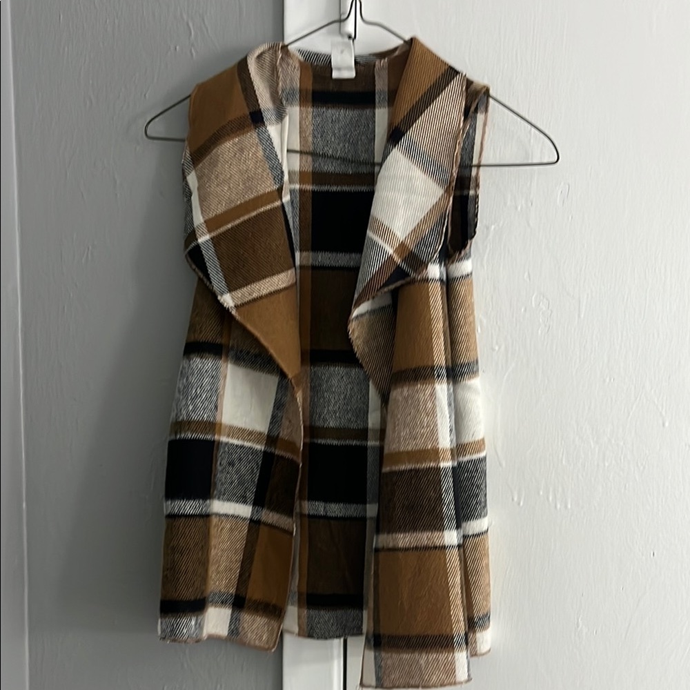 Plaid Sleeveless Jacket in Brown and White